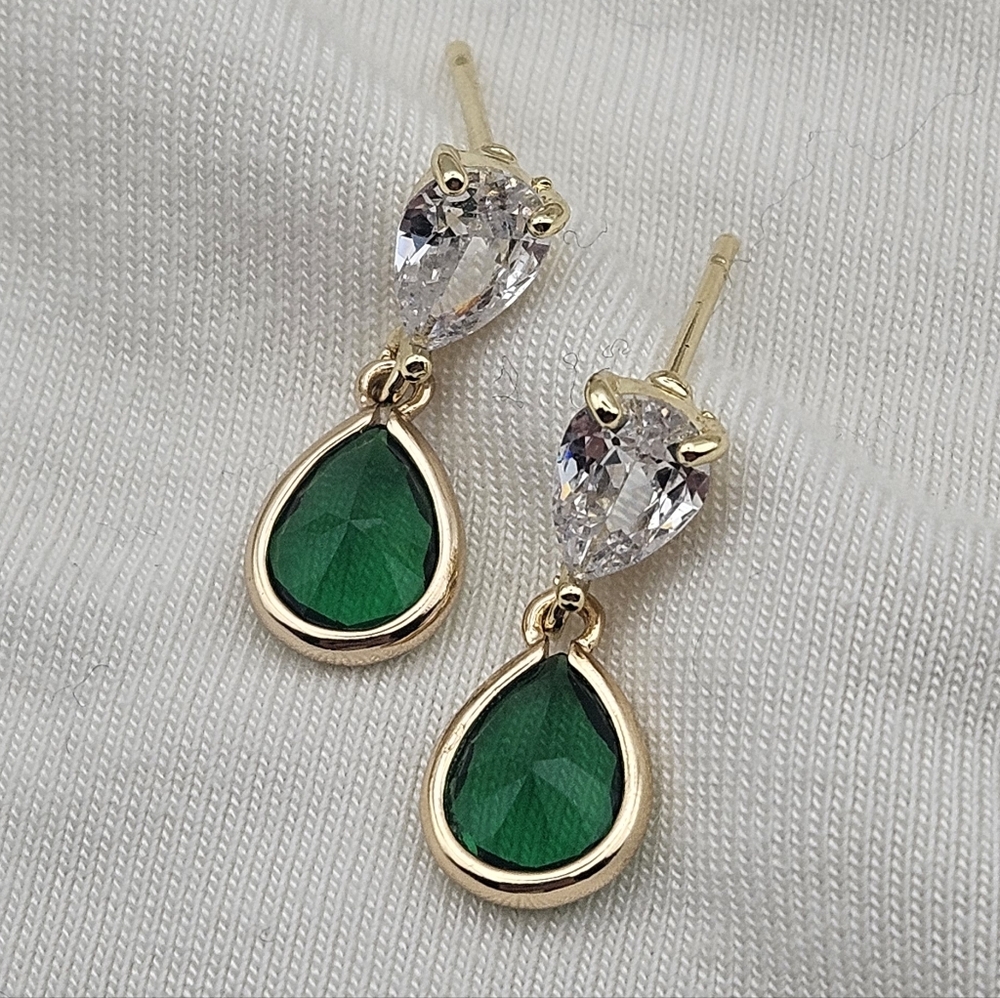 Elegant Gold and Green Teardrop Earrings